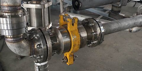 抱箍式鹤管拉断阀